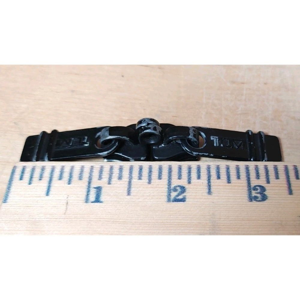 2x Genuine TUMI‎ Replacement Locking Zipper Pulls Sliders Black Metal 1/2" - Picture 3 of 3